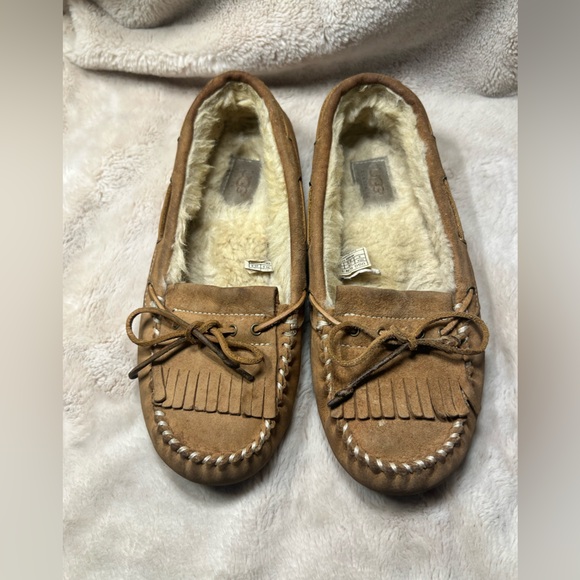 UGG Shoes - Ugg womens slipper size 8